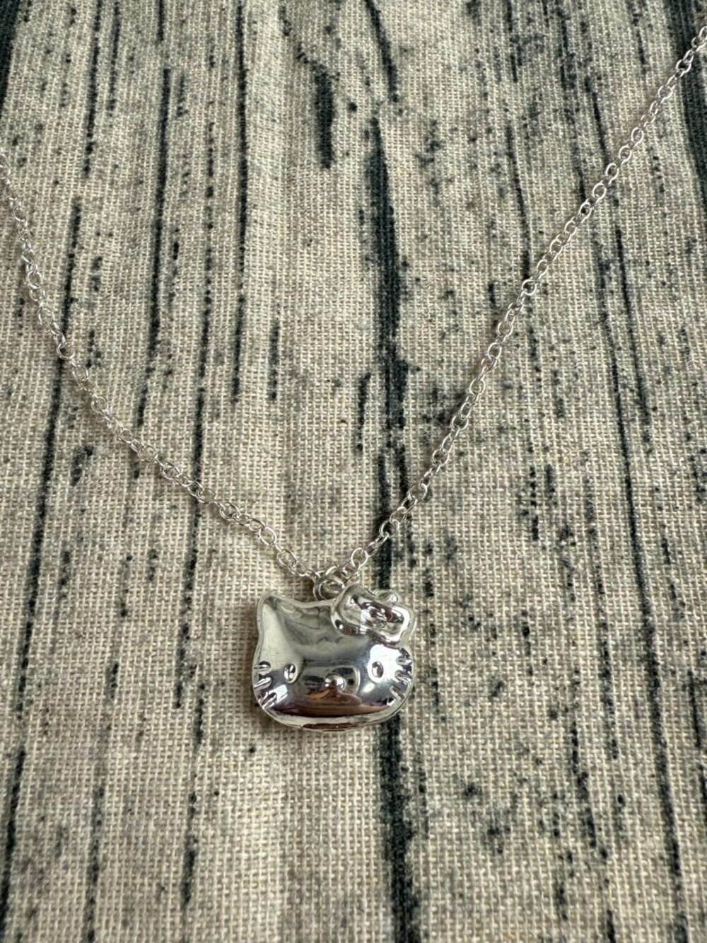 Hello Kitty necklace in silver